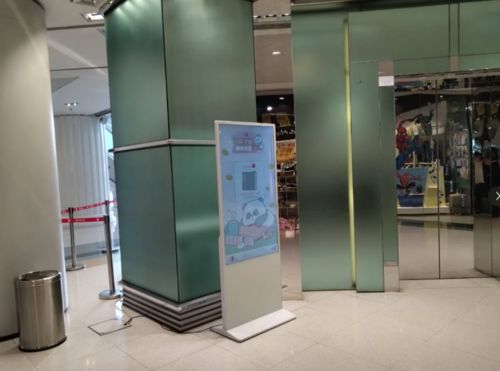 Últimas soluções da empresa sobre Fionexx's tela de publicidade de sinalização digital vertical de 55 polegadas