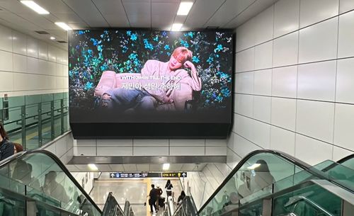 Últimas soluções da empresa sobre As telas de exibição no interior do metrô são ferramentas poderosas para conduzir uma exposição extensa da marca e um marketing preciso da cena.